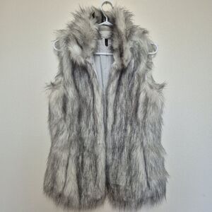 White House Black Market Gray Faux Fur Sleeveless Vest – Size S